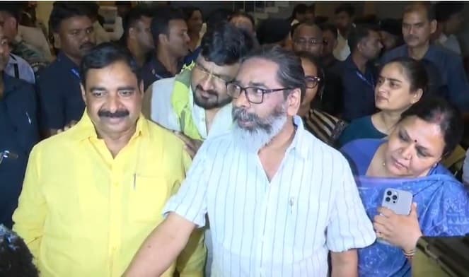 Ranchi News : देश की एकता व अखंडता को अक्षुण्ण बनाये रखने का हर प्रयास करेंगे : मुख्यमंत्री