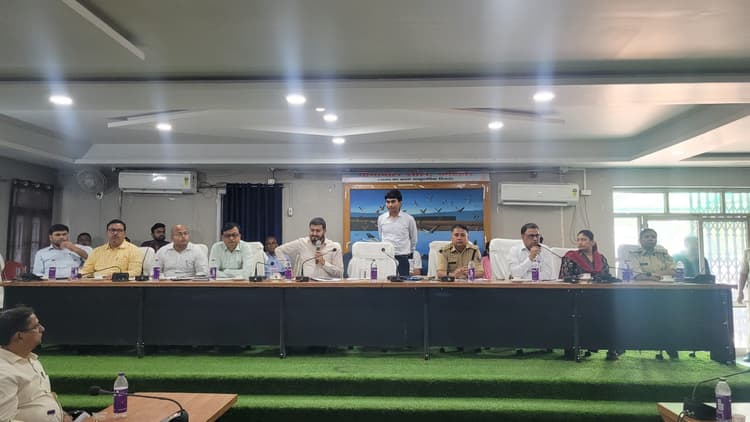 कदाचार मुक्त होगी जिले में कार्यालय परिचारी की परीक्षा: डीएम