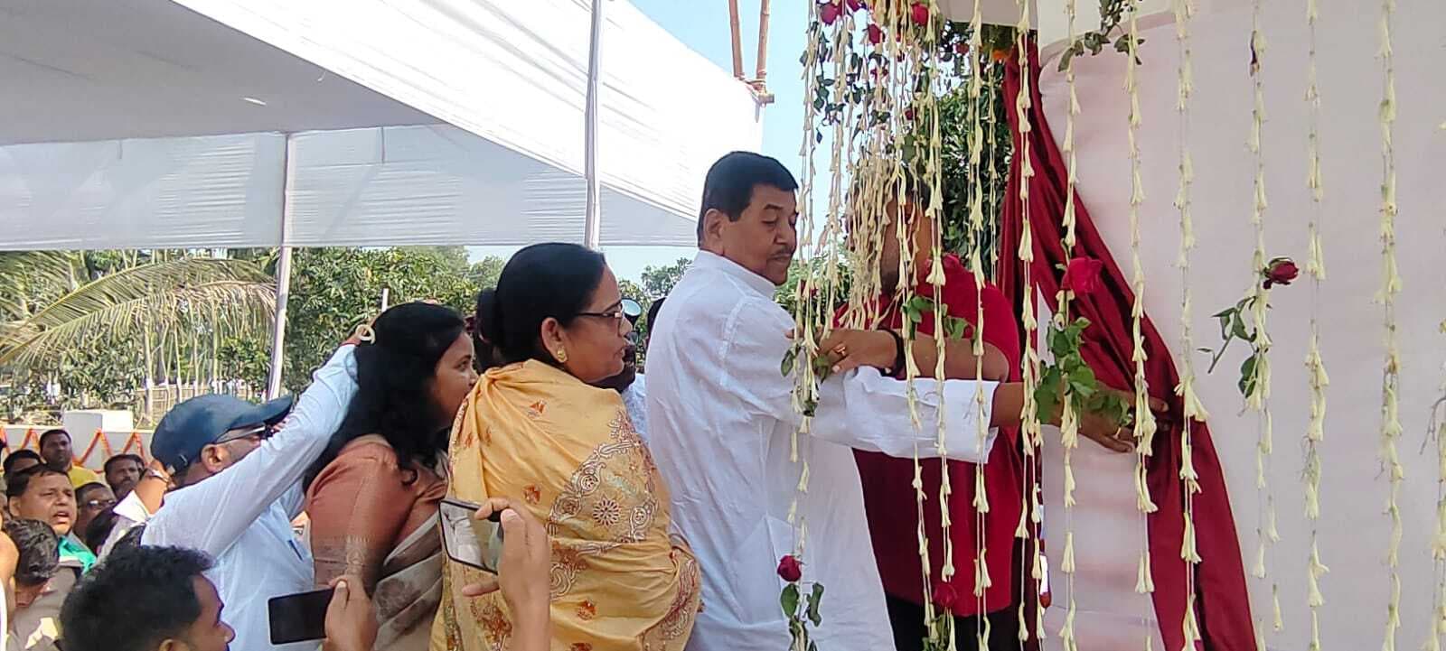 सिंहेश्वर के पहले प्रमुख स्व उपेंद्र नारायण यादव की प्रतिमा का किया अनावरण