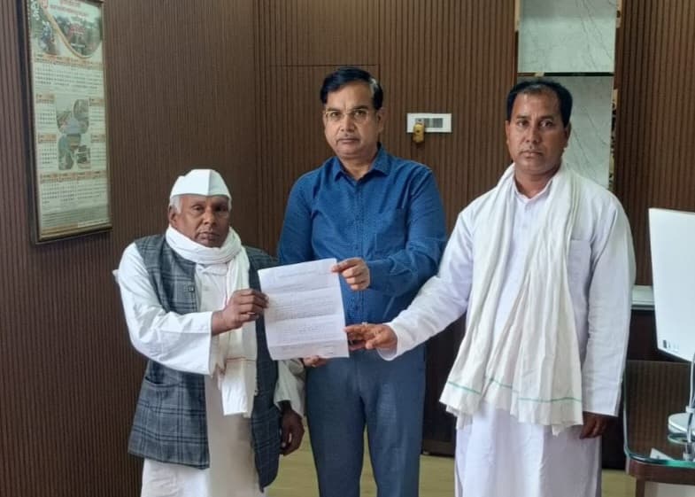 तेजनारायणपुर से सुबह ट्रेन चलाने की मांग, डीआरएम को सौंपा मांग पत्र