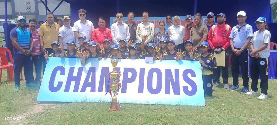 Deoghar News : अंडर-15 क्रिकेट में देवघर टीम बनी स्टेट चैंपियन