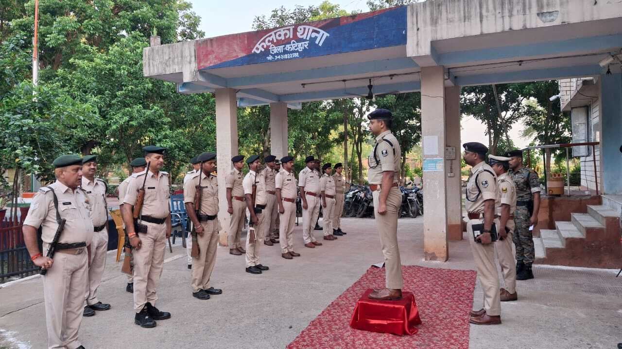 एसपी ने फलका थाना का किया निरीक्षण, गस्ती में तेजी लाने का दिया निर्देश