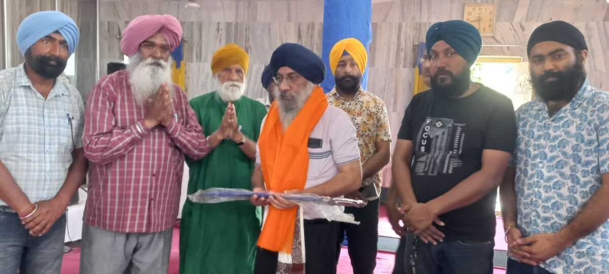 सिख गुरू के चरणरज बरारी गुरूद्वारा में संजोये गुरु इतिहास से रूबरू हुए परमजीत सिघ लुधियाना