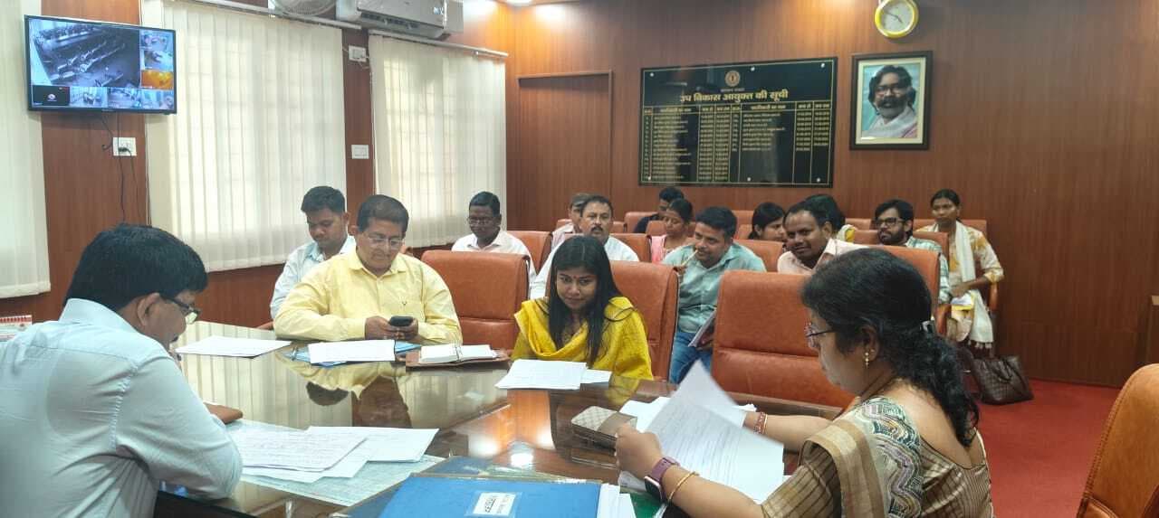 निर्माणाधीन आंगनबाड़ी केंद्र को जल्द पूरा करें : डीडीसी