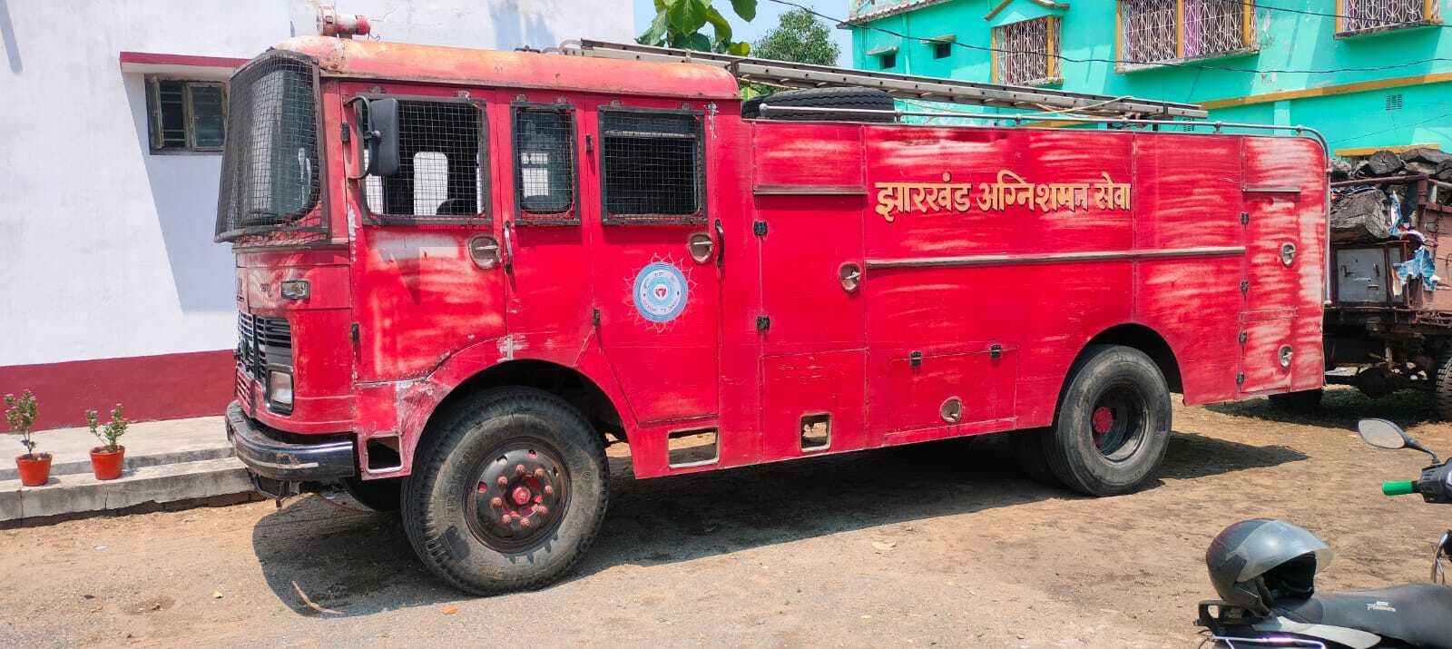 कुंडहित थाने को उपलब्ध कराया गया अग्निशमन वाहन