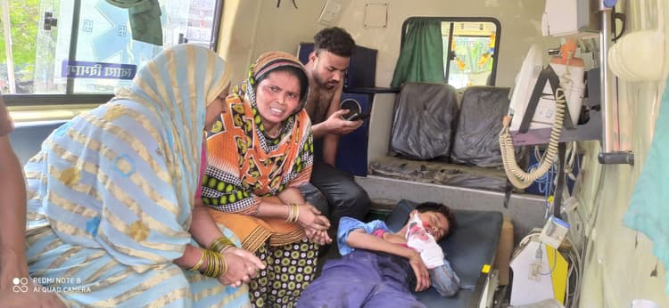 बम फटने से 14 वर्षीय किशोर घायल, रेफर