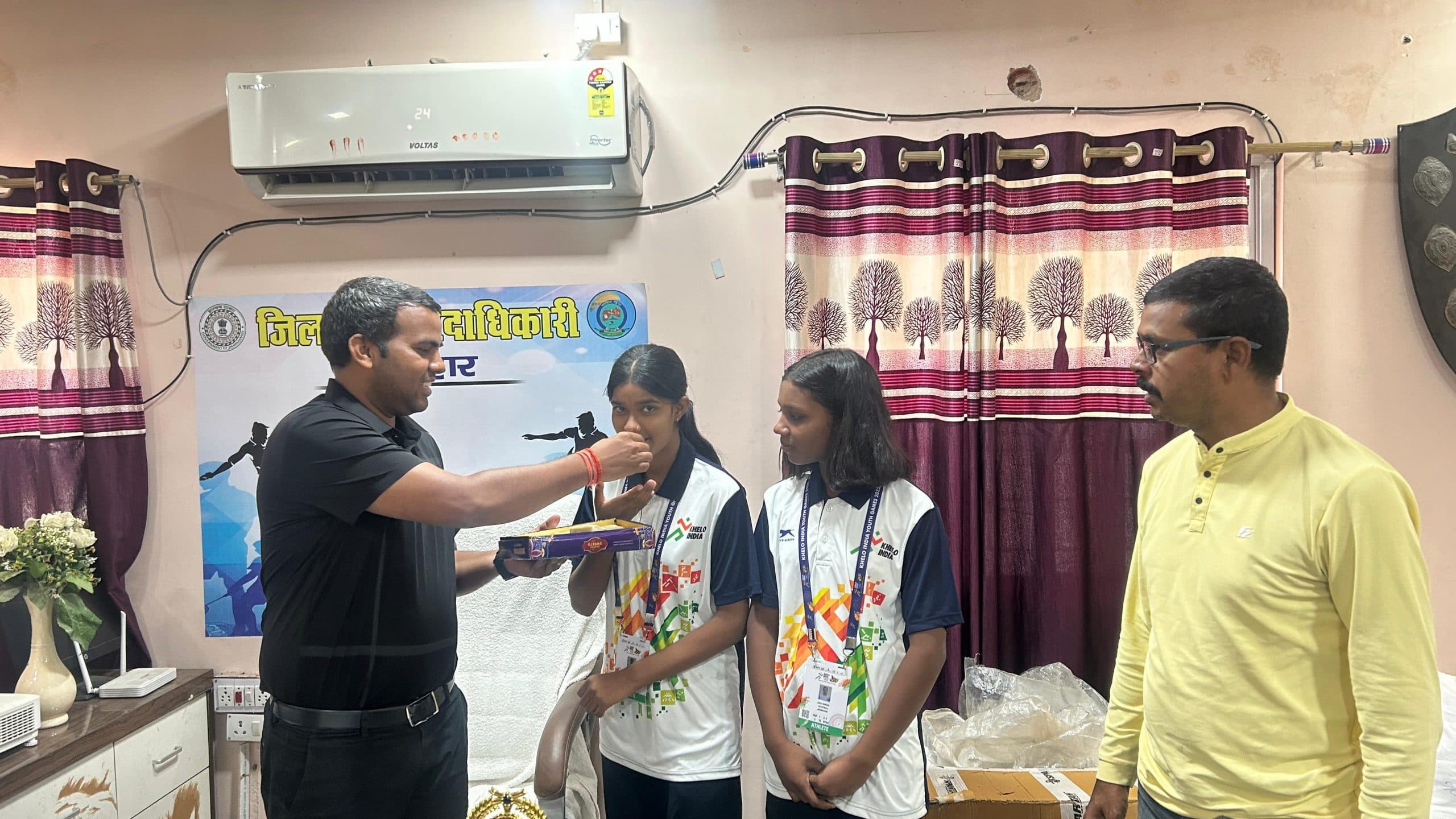 खेलो इंडिया में हिस्सा लेनेवाले खिलाड़ियों का उत्साहवर्द्धन