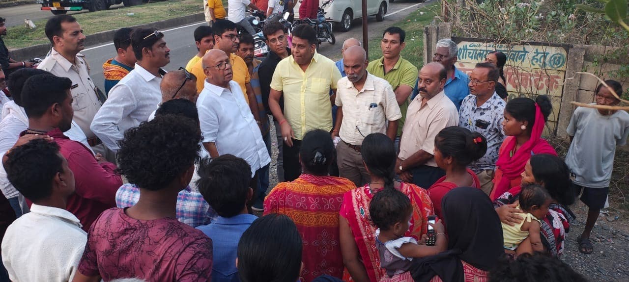 Jamshedpur news. कदमा क्षेत्र में तीन घंटे तक सरयू राय ने किया निरीक्षण, साफ-सफाई डिपो की अव्यवस्था देख भड़के