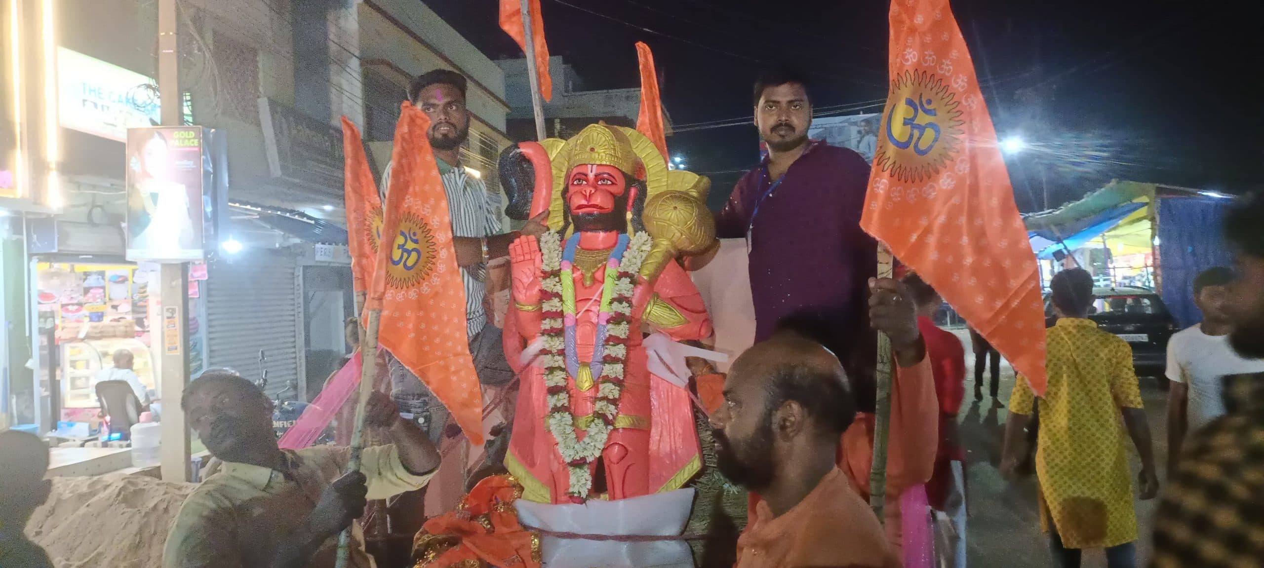 Deoghar news : मंदिर में प्रतिमा की प्राण-प्रतिष्ठा को लेकर श्रद्धालुओं ने किया नगर भ्रमण