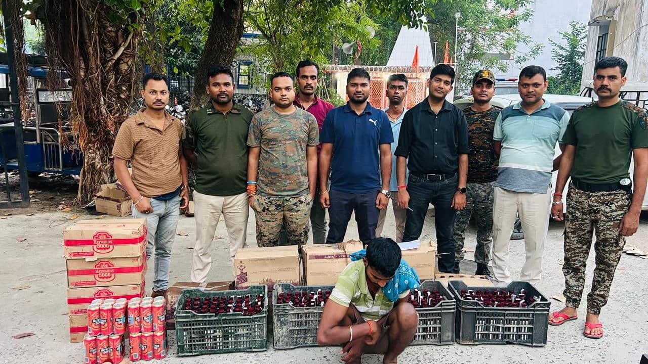 विदेशी शरा ब के साथ एक तस्कर गिरफ्तार