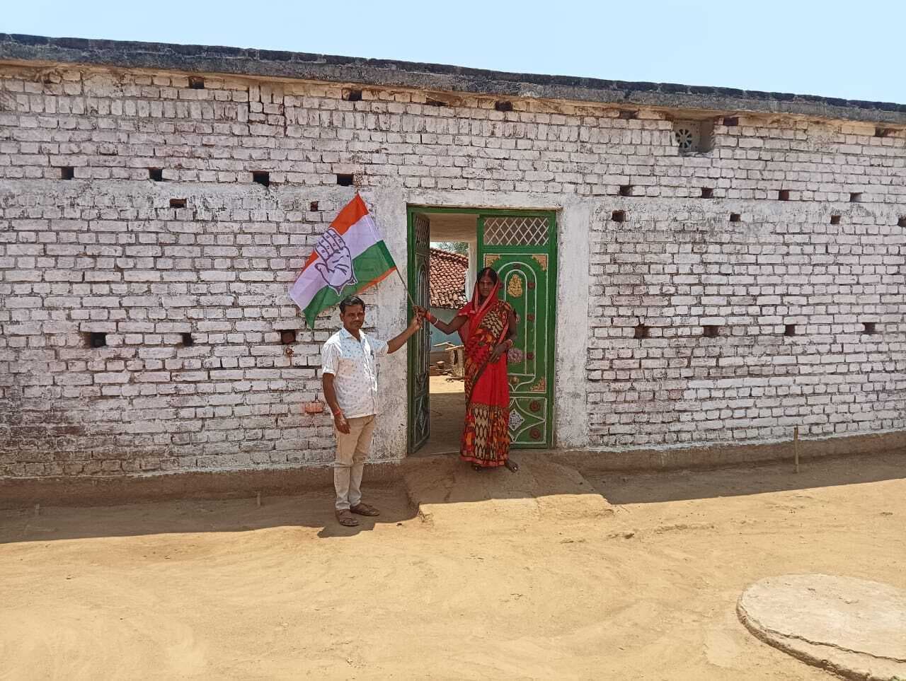 झंडा कार्यक्रम को लेकर कांग्रेस कार्यकर्ताओं ने की चर्चा