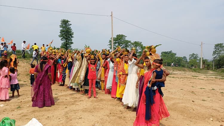 शीतला माता के पिंड की  प्राण प्रतिष्ठा को लेकर निकली कलशयात्रा
