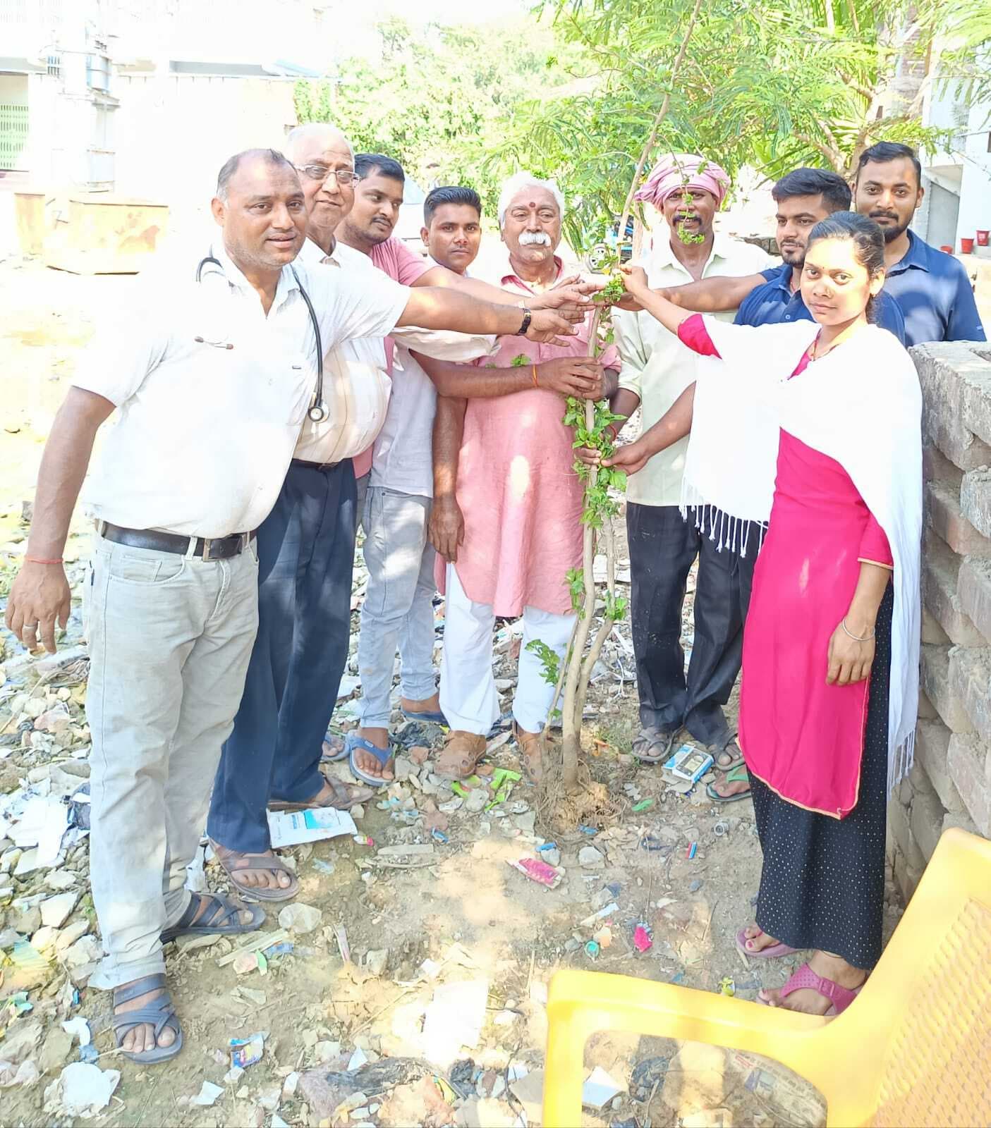 विश्व रेड क्रॉस दिवस पर किया गया पौधरोपण