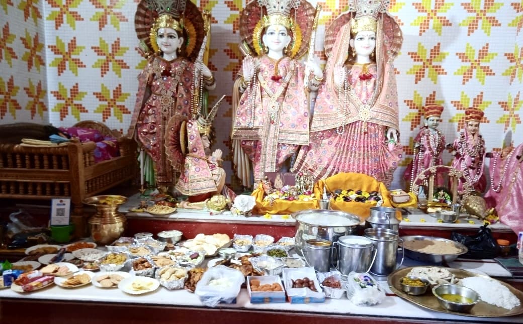 Darbhanga News: प्राण-प्रतिष्ठावार्षिकोत्सव पर लगाया 56 भोग