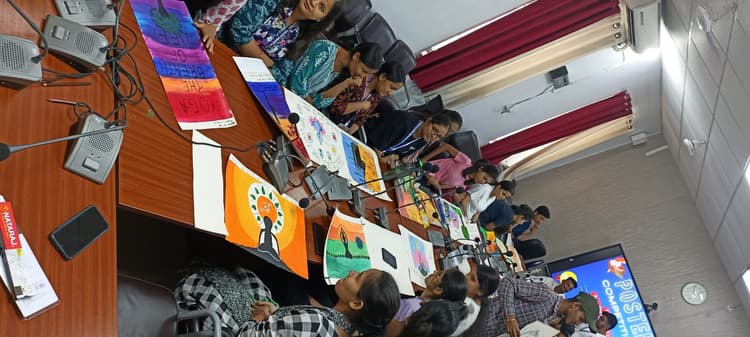 Motihari: पोस्टर प्रतियोगिता में विवेकानंद ने मारी बाजी