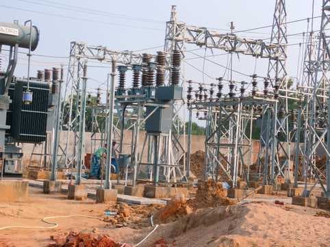 बिजली कटौती से जीना मुहाल, कई मुहल्लों में हर दिन बन रही है ब्लैक आउट की स्थिति