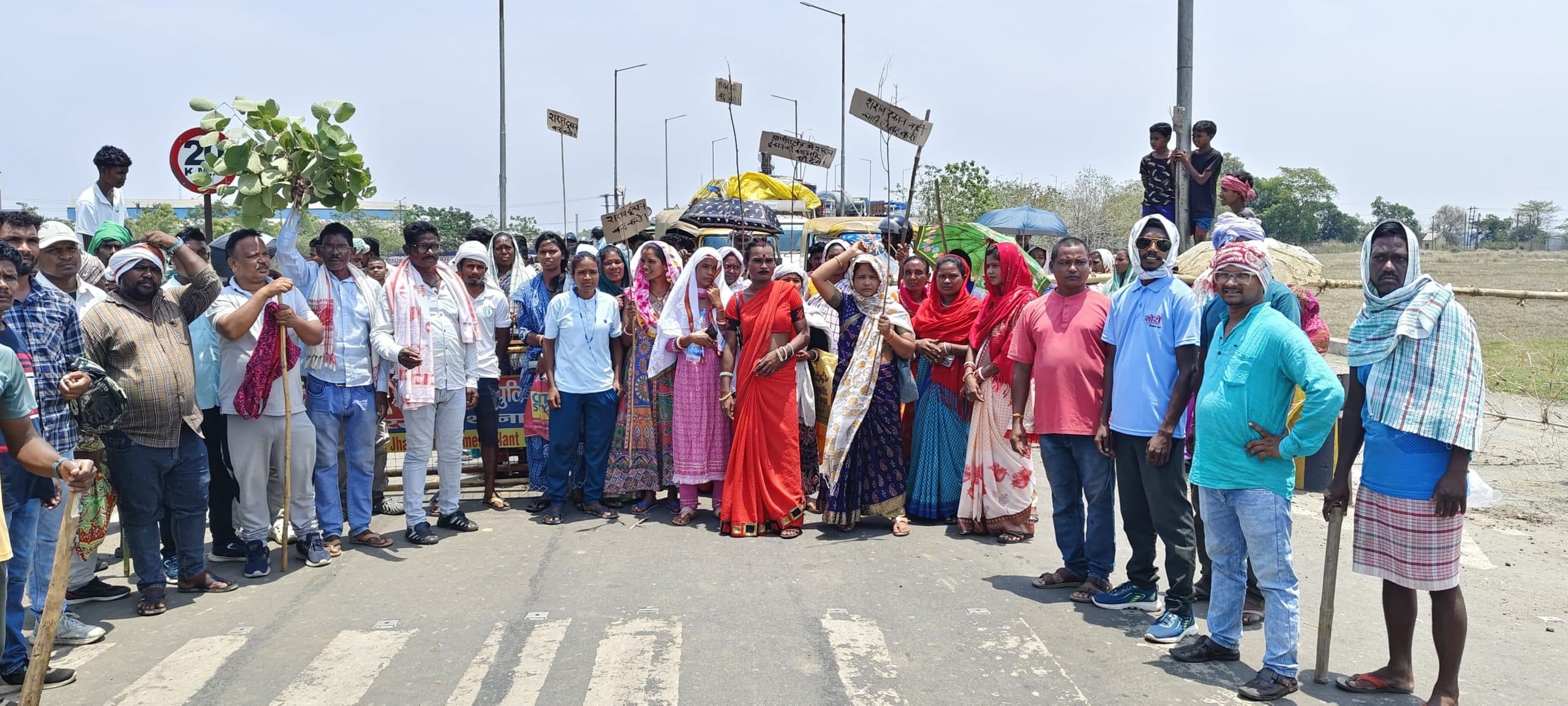 Seraikela News : शराब दुकान के खिलाफ फूटा गुस्सा, 2 घंटे जाम