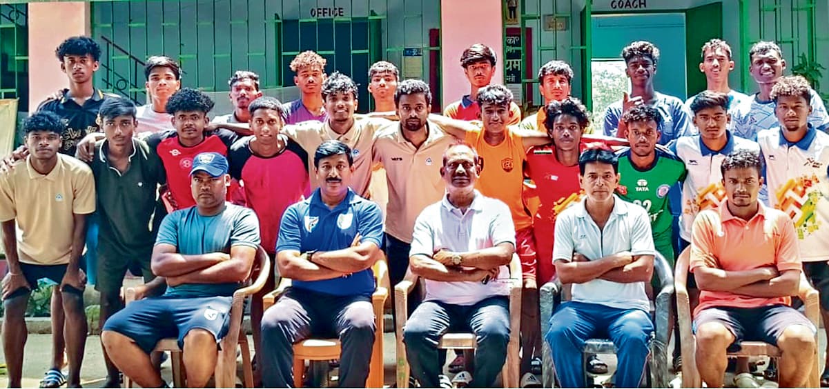 Saraikela Kharsawan News : स्वामी विवेकानंद अंडर-20 नेशनल फुटबॉल चैंपियनशिप के लिए टीम घोषित