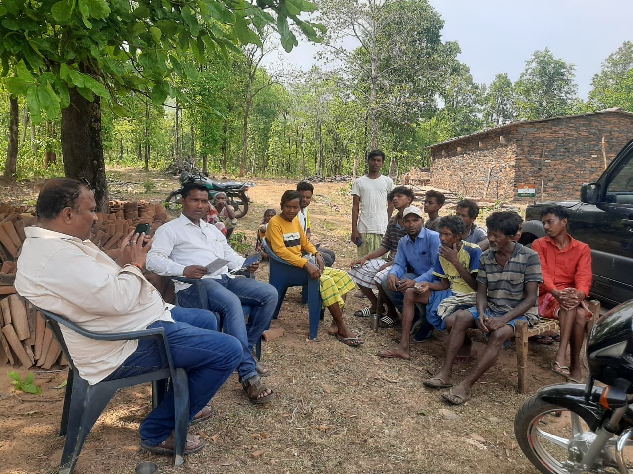 Seraikela News : विकास से अछूता काशिदा, आज भी पगडंडी व चुआं के पानी पर निर्भर