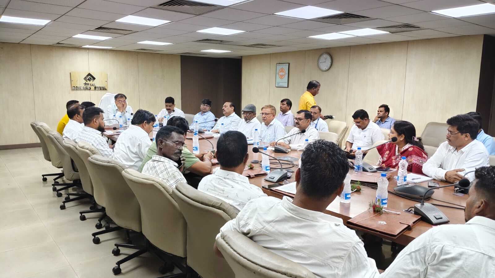 West Singhbhum News : गुवा खदान में स्थानीय युवाओं की बहाली की जाए : रामा पांडेय