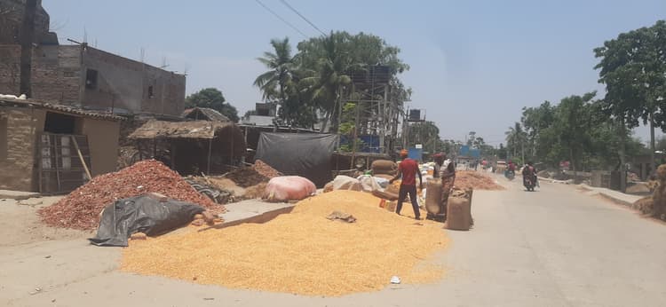 एनएच 80 को बना दिया खलिहान