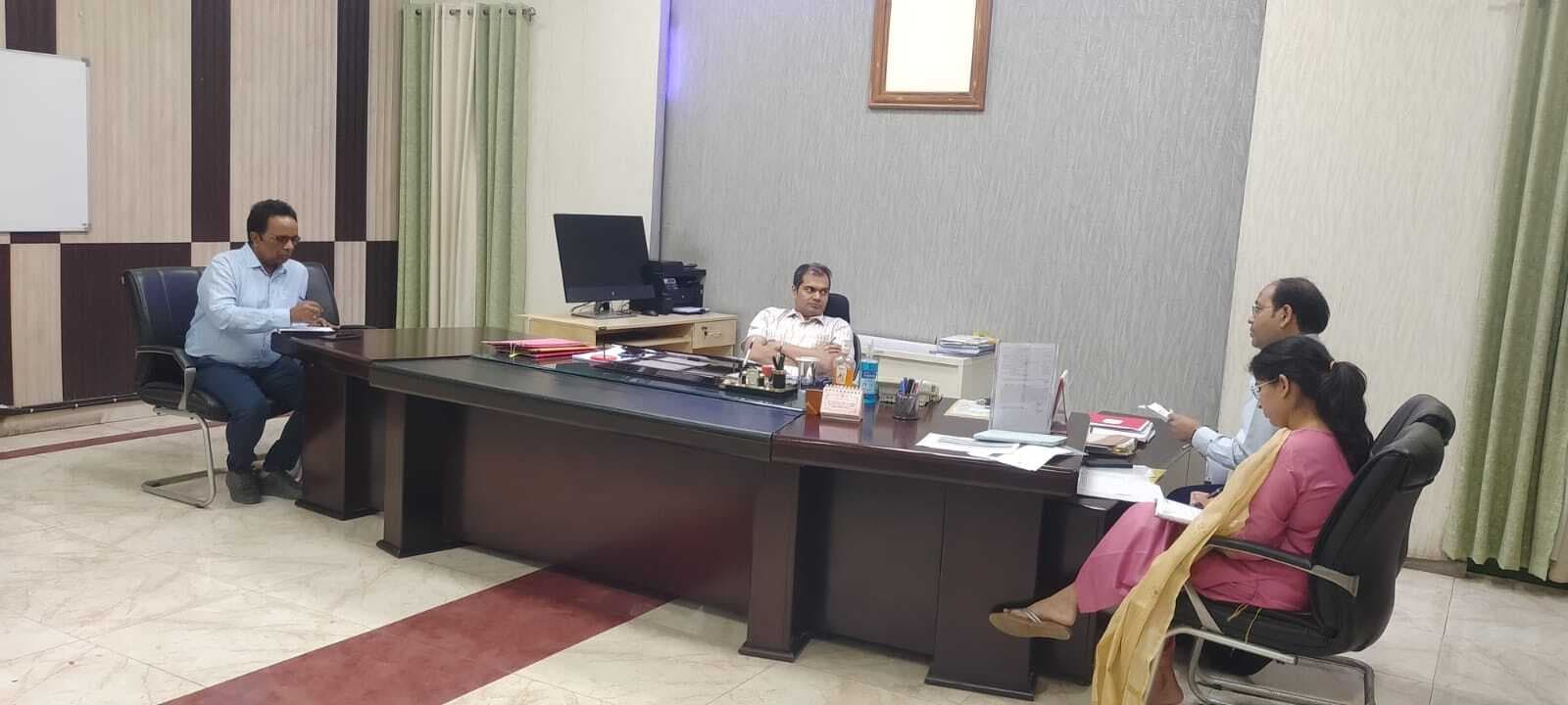 Darbhanga News: एकमी घाट से लोहिया चौक तक सड़क को अतिक्रमणमुक्त कर दोनों तरफ लगाया जायेगा पेवर ब्लॉक