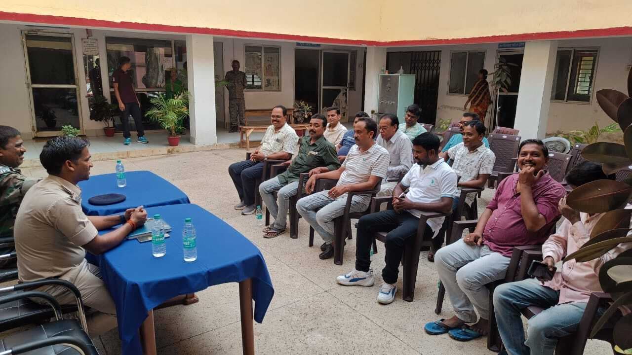 East Singhbhum News : अफवाहों पर ध्यान न दें, अराजक तत्वों पर रखें नजर : इंस्पेक्टर