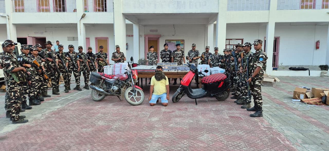 Madhubani News : जयनगर के पटना गद्दी चौक से नशीली दवा व अन्य सामग्री के साथ तस्कर धराया