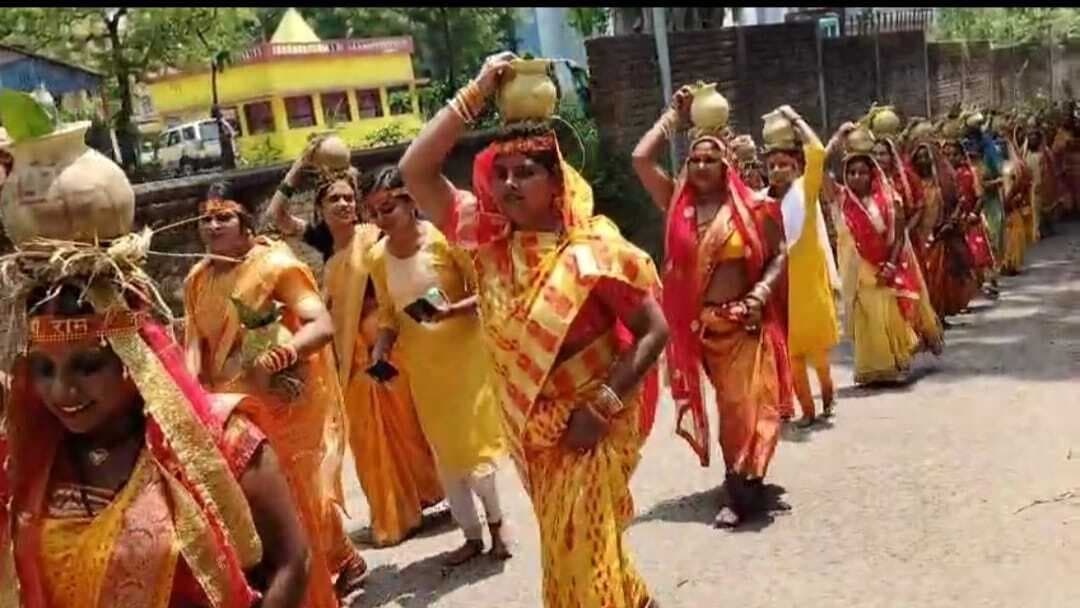 Dhanbad News: हनुमान मंदिर में प्राण-प्रतिष्ठा को ले निकली कलश यात्रा