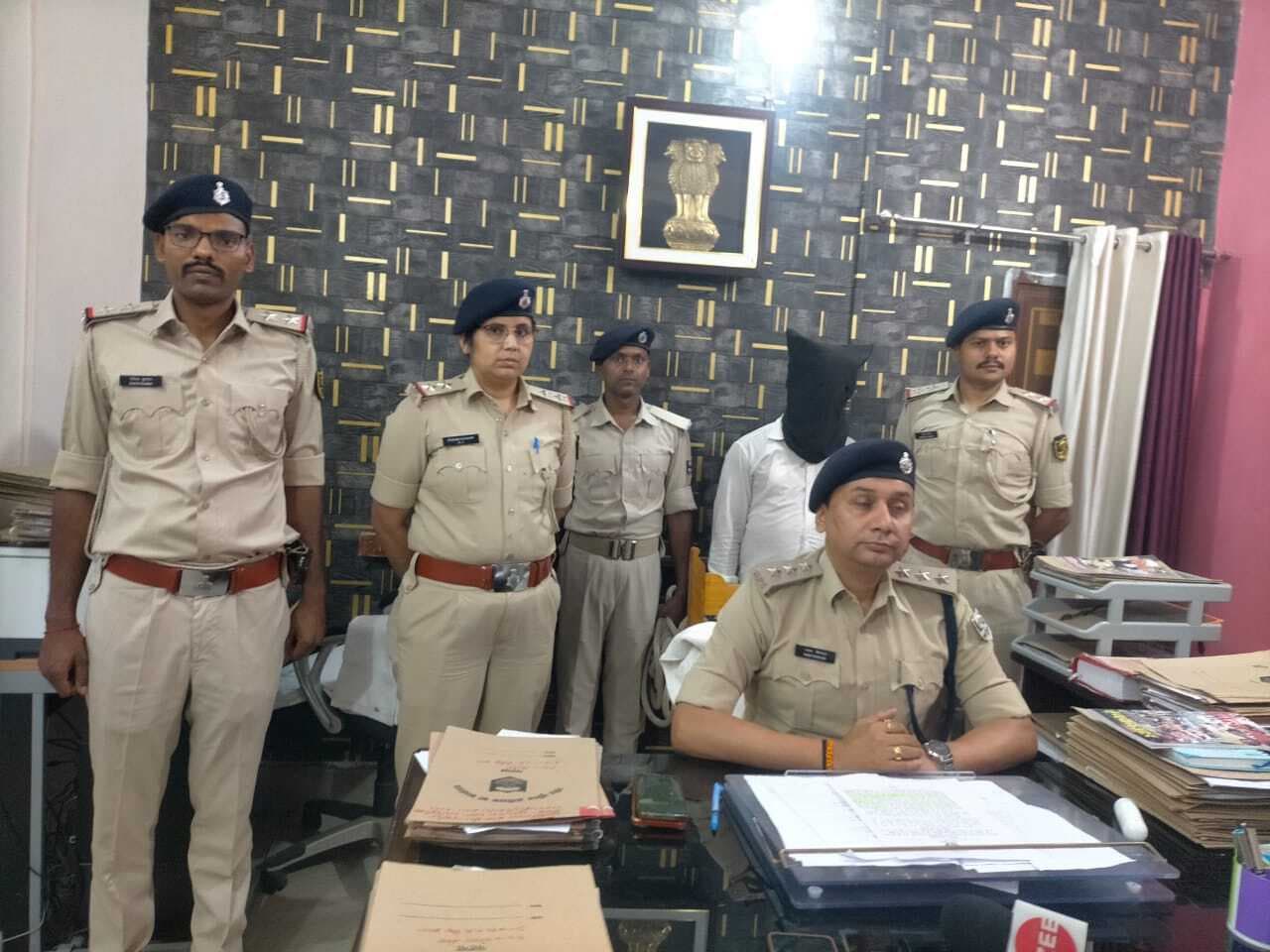 लूटपाट करने वाले गिरोह के दो गिरफ्तार, हथियार बरामद