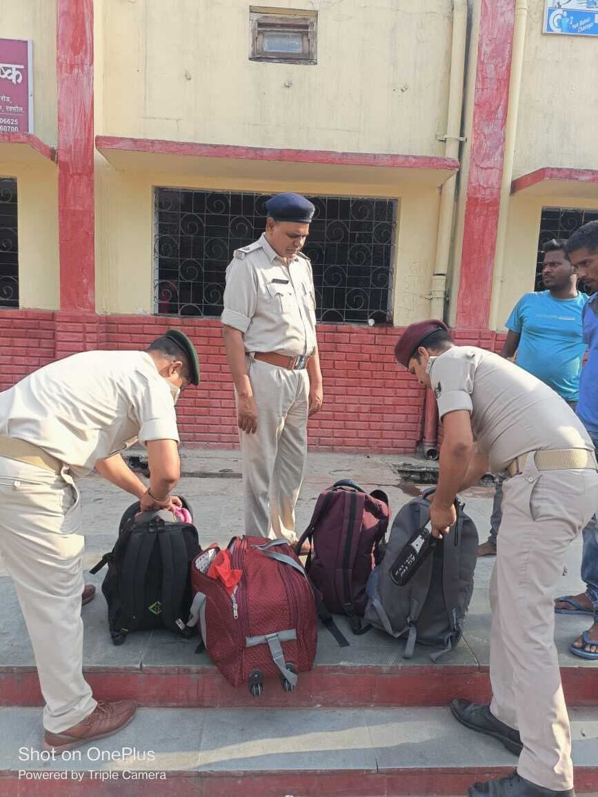 Motihari: रेलवे स्टेशन पर राउंड टू क्लॉक की जा रही है निगरानी