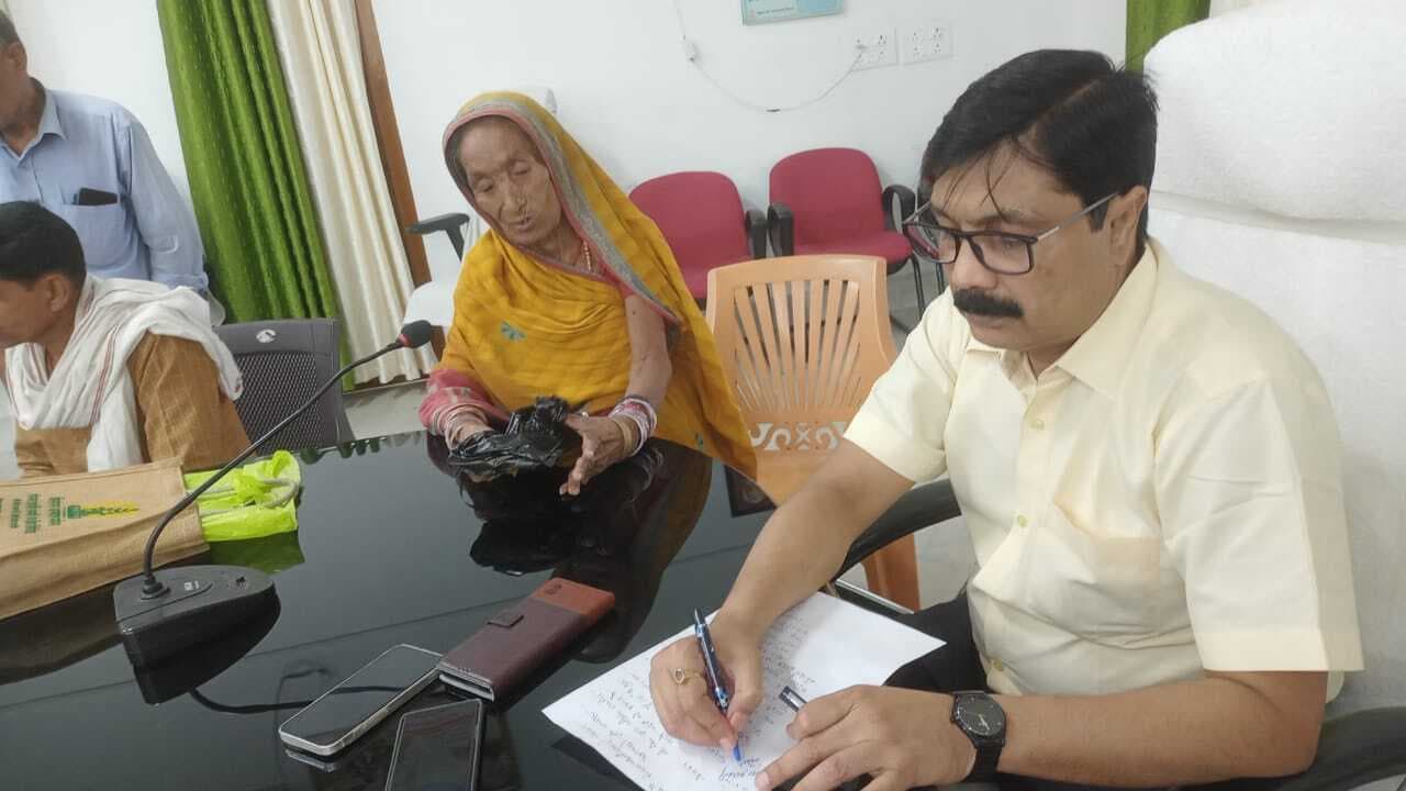 Motihari: जनता दरबार में 38 फरियादियों ने लगायी गुहार