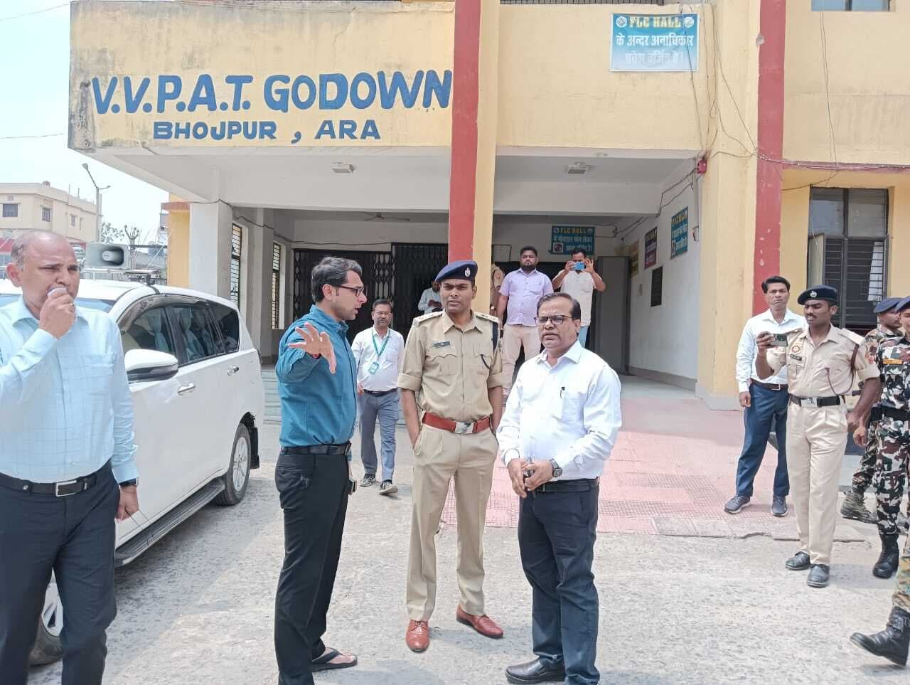 डीएम-एसपी इवीएम-वीवीपैट वेयरहाउस का किया मासिक निरीक्षण