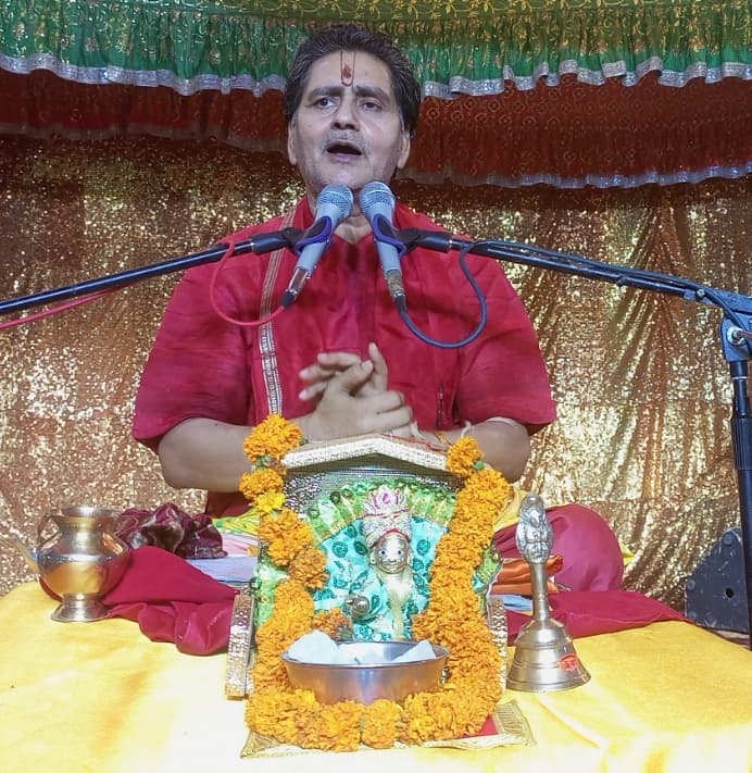 ब्रह्मांड की रक्षा के लिए भगवान शिव ने किया विषपान