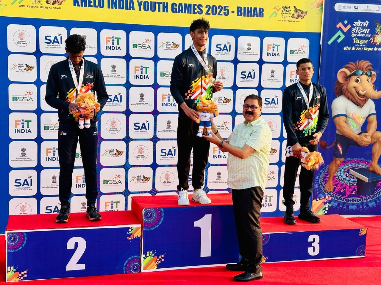 यूथ गेम्स में खिलाड़ियों को कुलपति ने किया पुरस्कृत