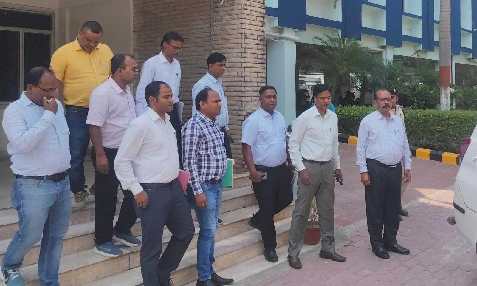 बाढ़ पूर्व कटाव निरोधक कार्यों की डीएम ने की समीक्षा, 15 मई तक अधिकांश योजनाएं पूर्ण करने का निर्देश