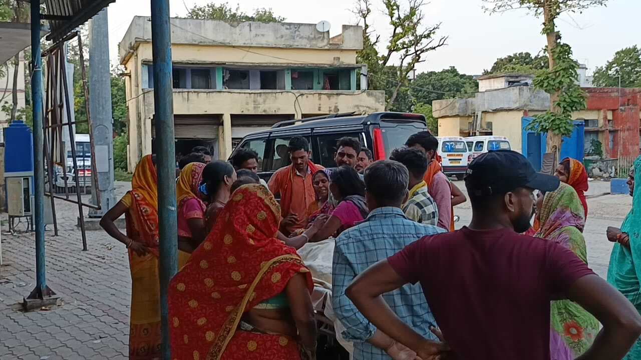 बालू लोड पिकअप के धक्के से टोटो सवार की मौत, चालक समेत पांच जख्मी