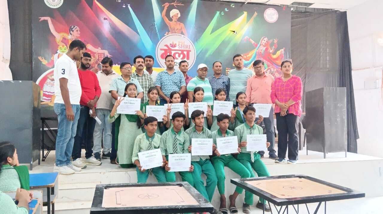 Deoghar News : स्कूलों के होनहार खिलाड़ियों ने दिखायी कैरम में प्रतिभा, लहराया परचम