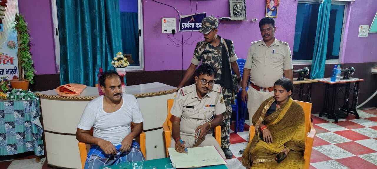 ट्रेन में पत्नी को छोड़कर पति हुआ फरार, पुलिस ने पहुंचाया आश्रम