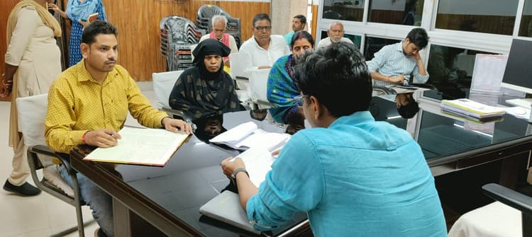 जनता दरबार में एडीएम ने सुनी लोगों की फरियाद, कई मामलों का मौके पर हुआ निष्पादन