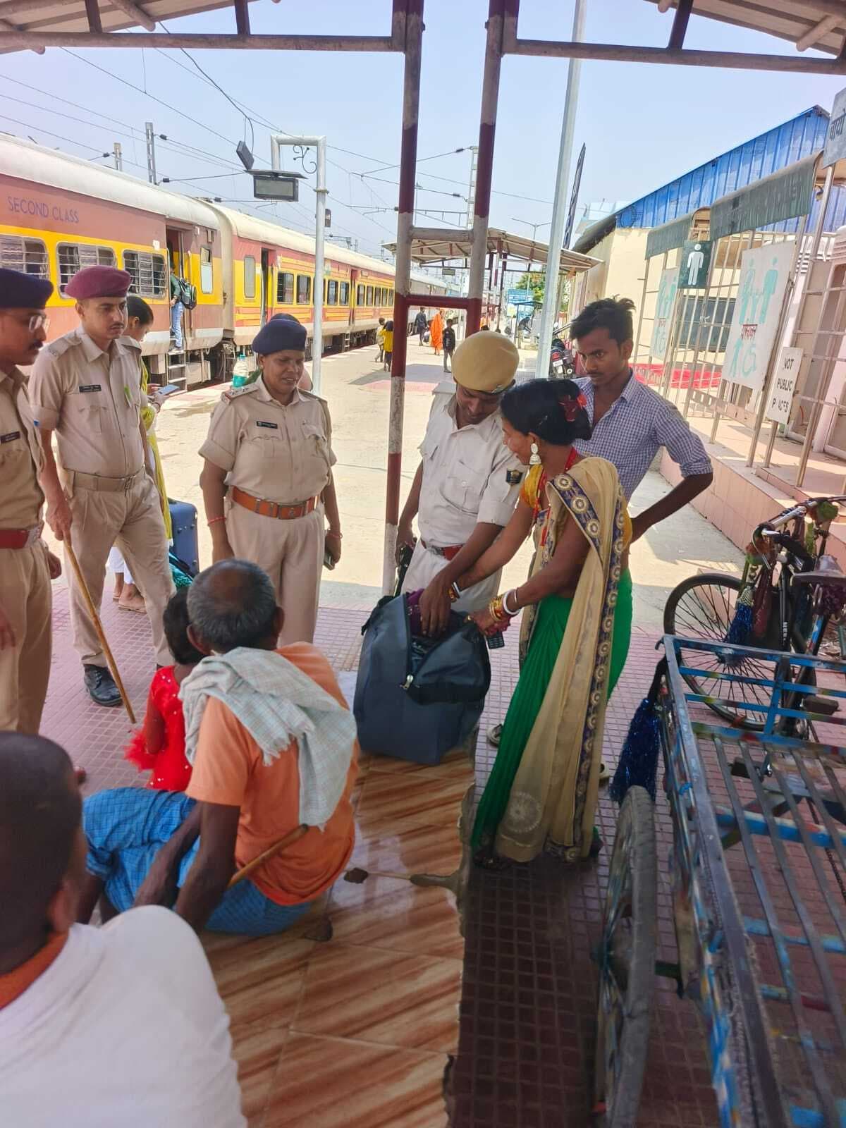 Madhubani News : यात्रियों की सुरक्षा के लिए जयनगर स्टेशन पर हाई अलर्ट