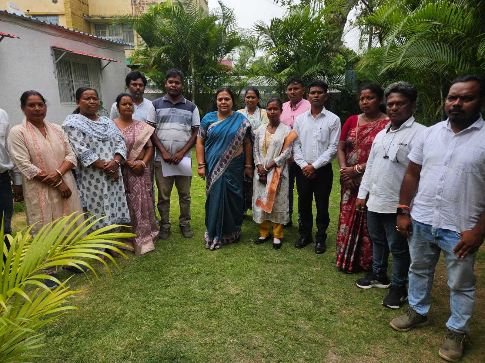 Chaibasa News : मुखियाओं को 25 हजार मानदेय मिले