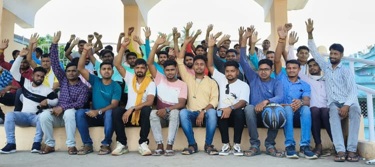 अभ्यर्थियों ने चौकीदार बहाली में गड़बड़ी का किया विरोध