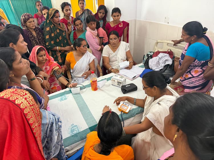 गर्भवती महिलाओं के लिए लगा स्वास्थ्य जांच शिविर