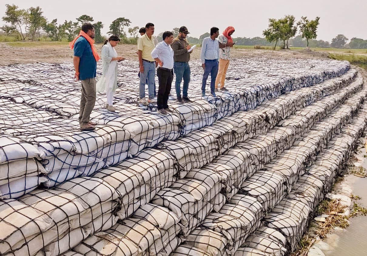 Gopalganj News  : गंडक नदी की बाढ़ से बचाव के कार्यों की उड़नदस्ते ने की जांच