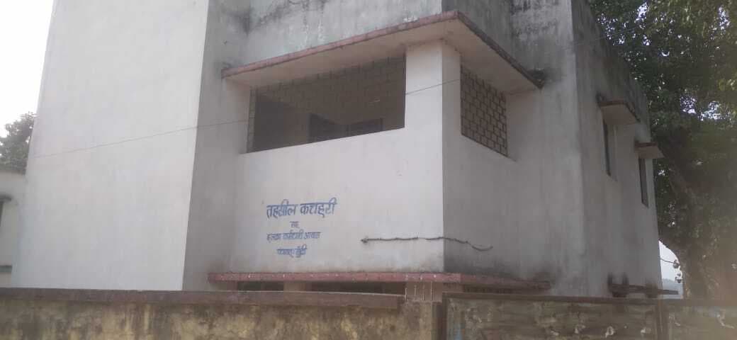 Seraikela News : तीन साल बाद भी नहीं हुआ हल्का कर्मचारी आवास भवन का उद्घाटन, लोग परेशान