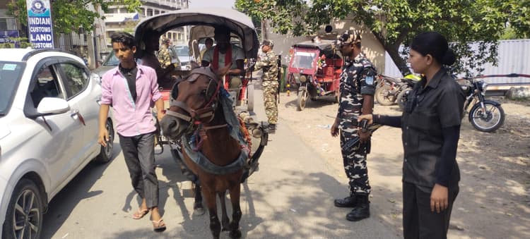 Motihari:बॉर्डर पर पहरेदारी सख्त, हर एक मूवमेंट पर रखी जा रही नजर