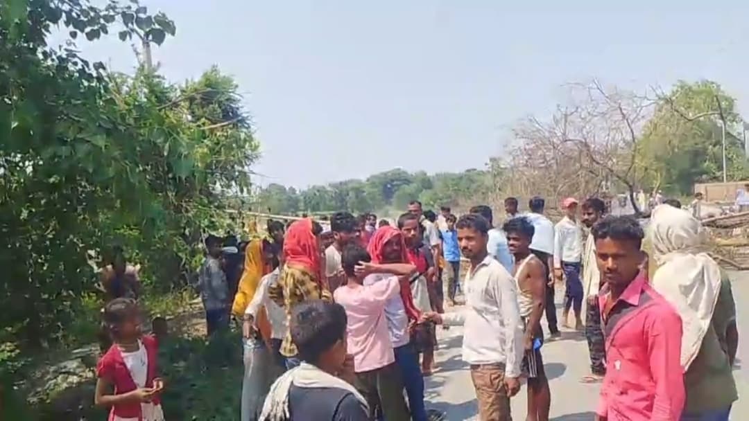 Accident news from Samastipur:पुलिस की गाड़ी से लगी बाइक सवार सब्जी विक्रेता को ठोकर, जाम