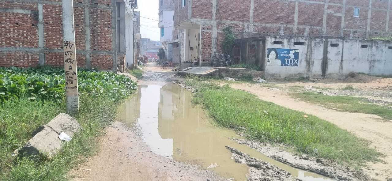 Darbhanga News: नगर पंचायत का दर्जा मिलने के बाद भी बुनियादी सुविधा का इंतजार