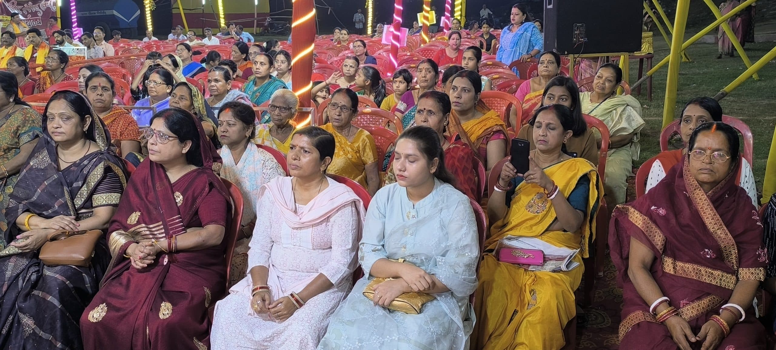 Giridih News: श्रीमद्भागवत कथा में भक्तों ने सुनी श्रीकृष्ण की बाललीला